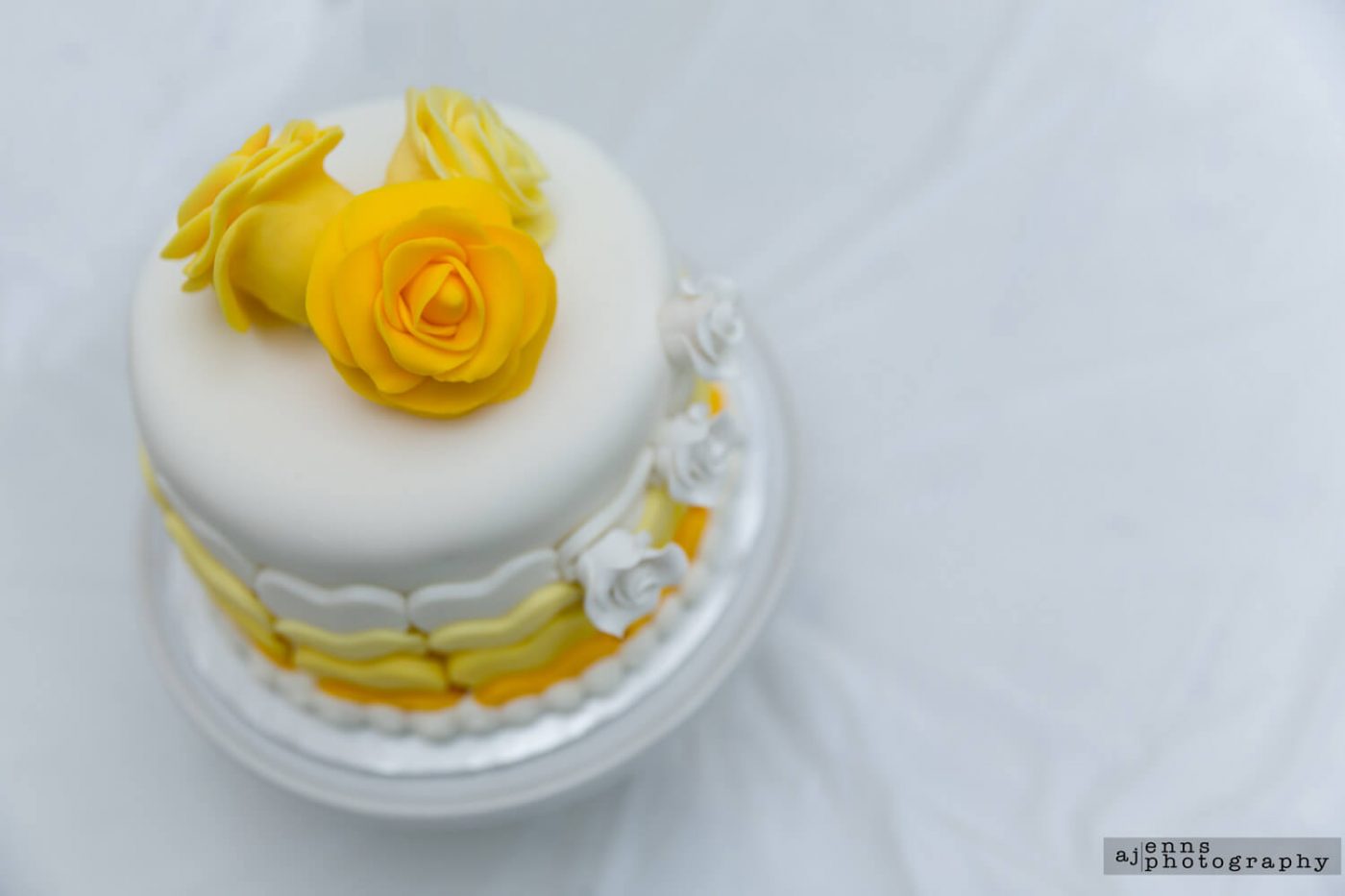 Top view of the 3 shades of yellow wedding cake